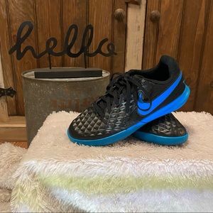 Nike Kids Legend 8 Club Indoor Soccer Shoes Black/Blue Hero